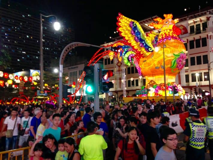 Chinatown, voller Menschen, am Abend, zu Chinese New Year
