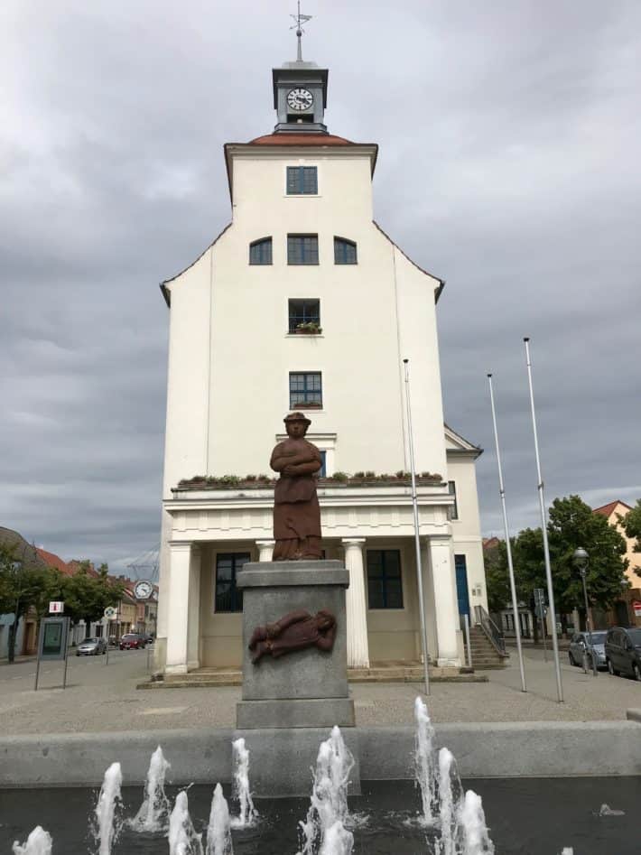 Mariechenbrunnen, Rathaus, Treuenbrietzen, 4. Etappe der Via Imperii