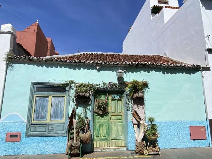 Haus in Portugal, blau, türkis, Titelfoto zu meinem Blogpost über das Housesitting für Anfänger